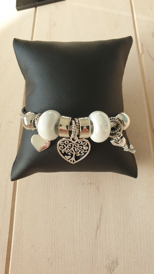 Adjustable charm bracelet