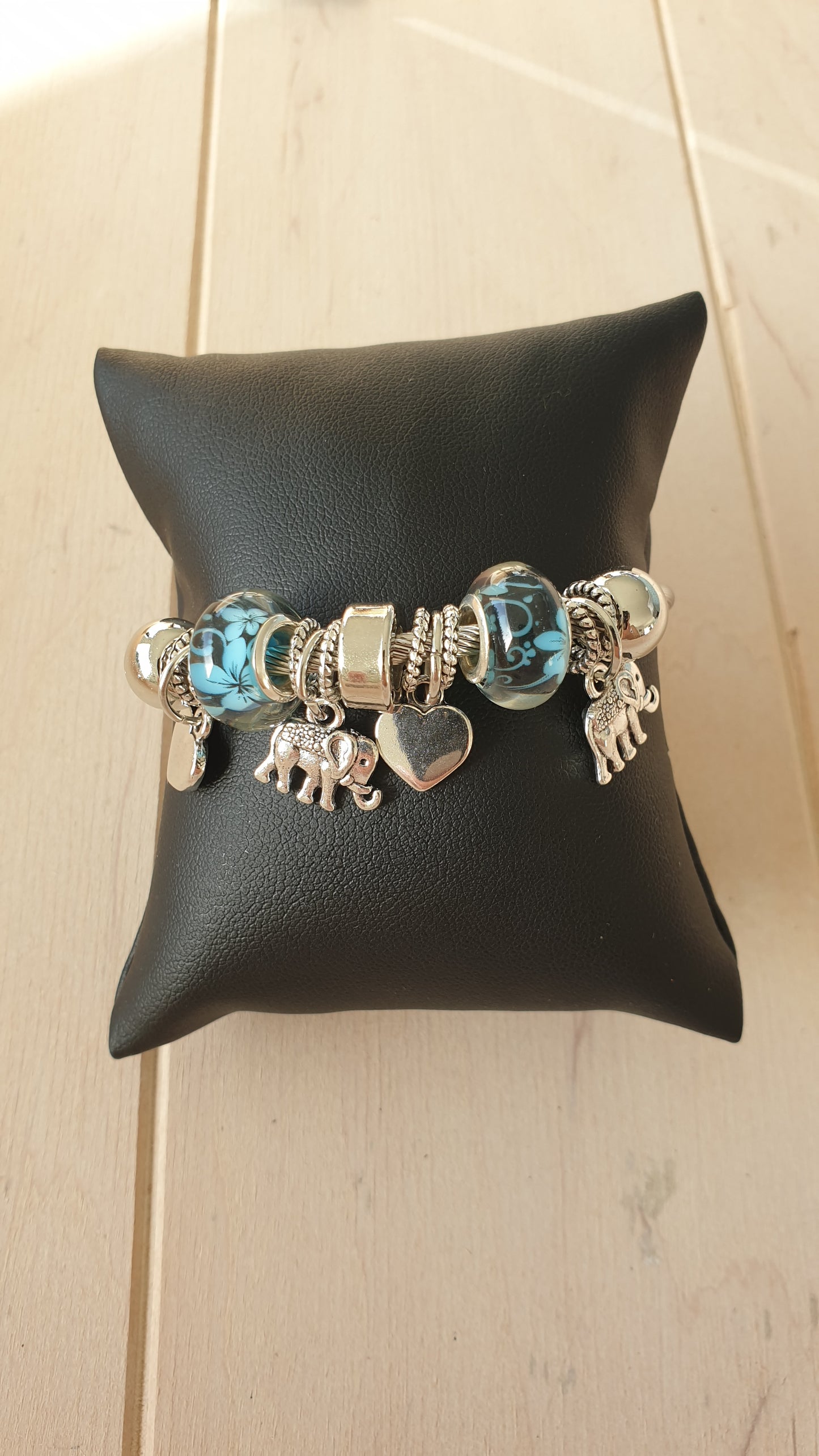 Adjustable charm bracelet