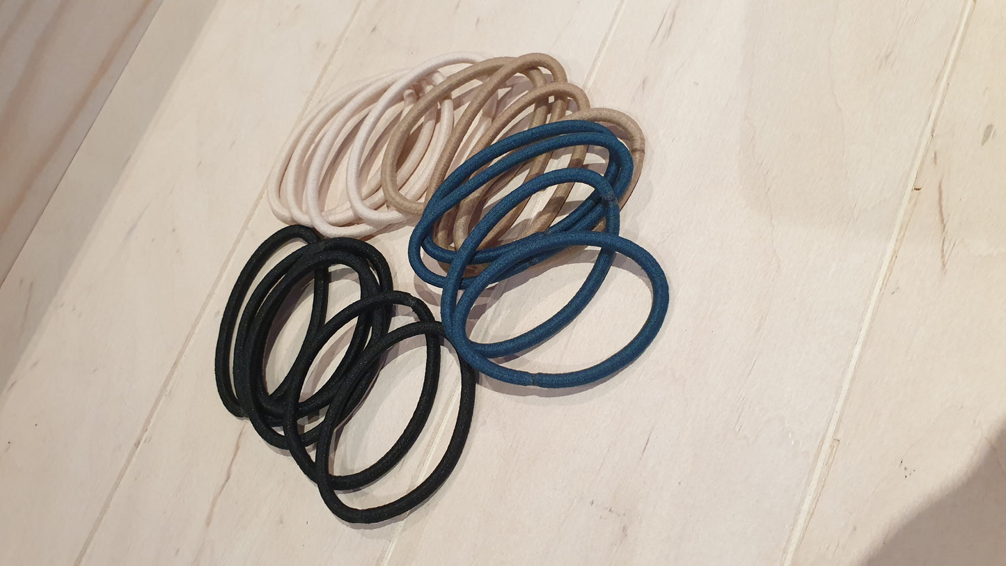 Set of 18 plain hair elastic with metal ring