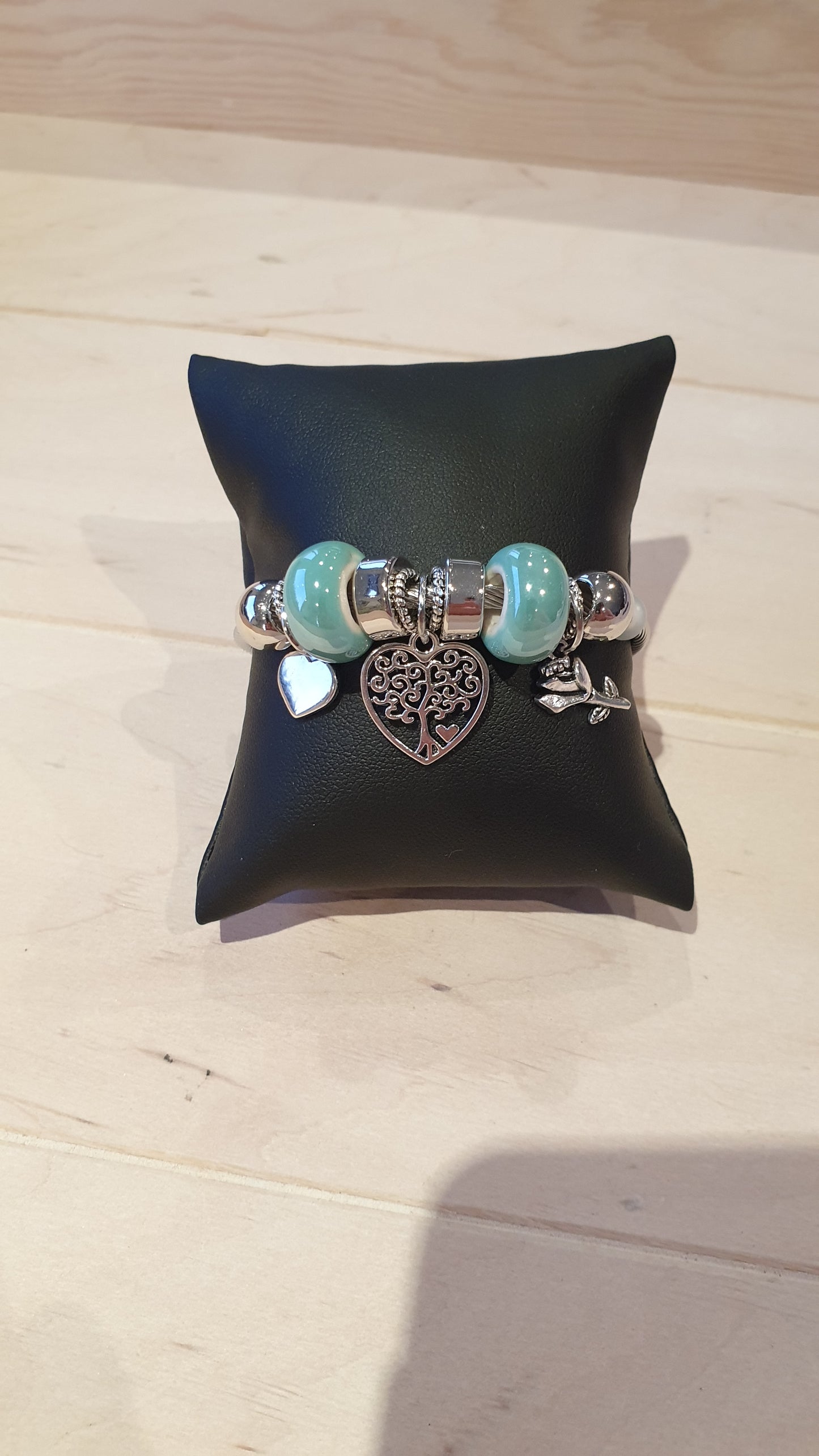 Adjustable charm bracelet