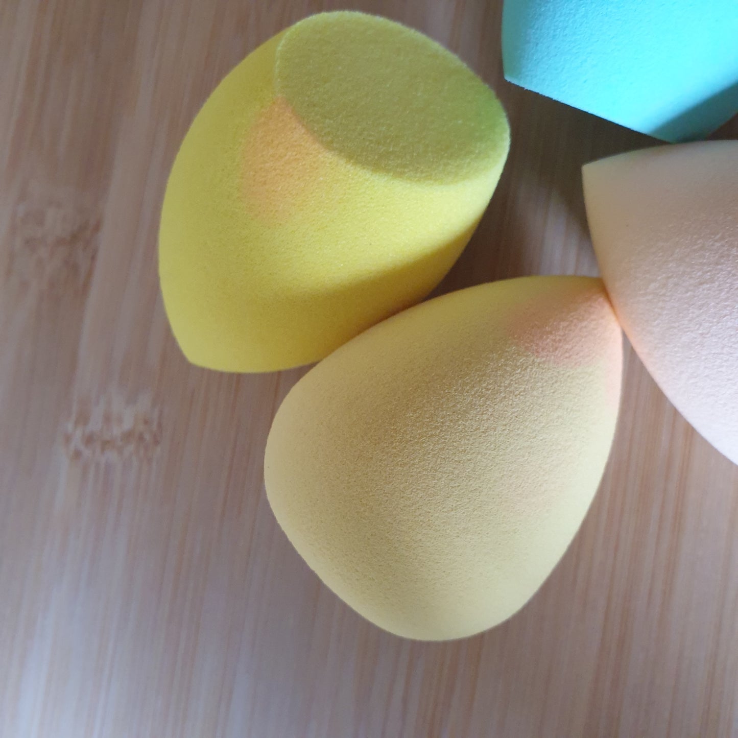 Makeup sponges x4 defects