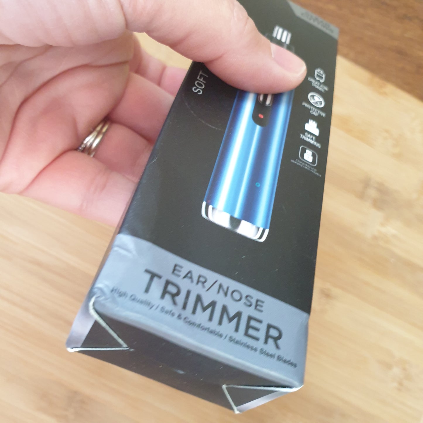 Nose hair trimmer