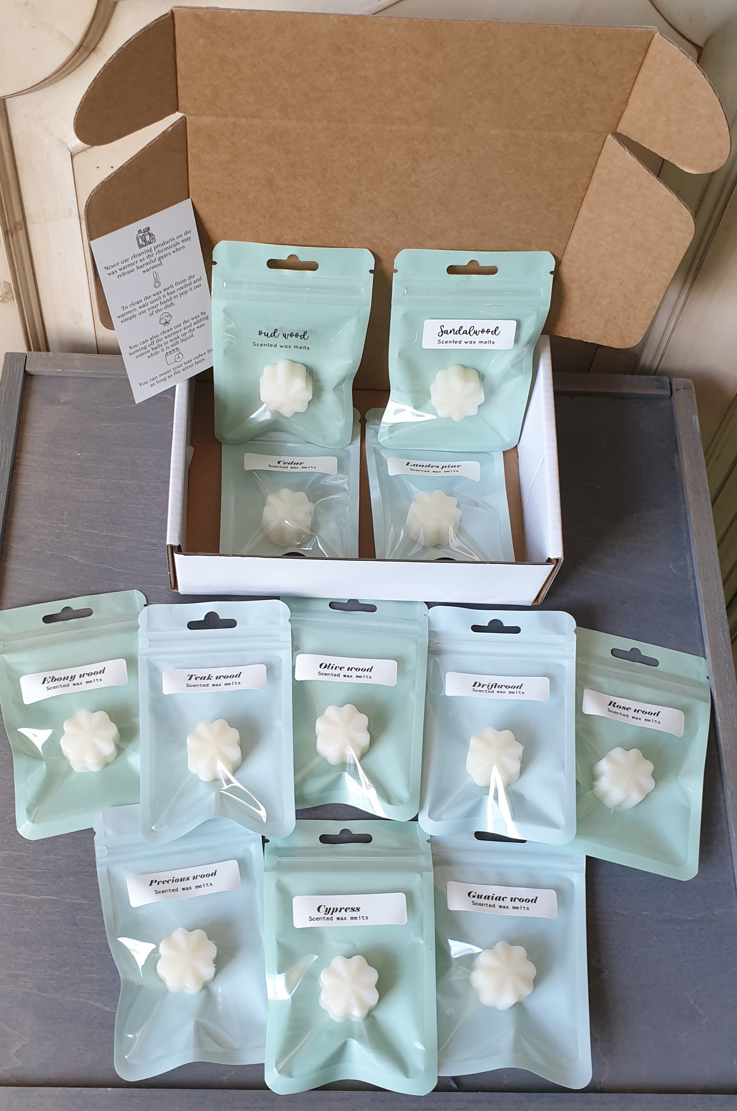 Scented wax melts woody box x12