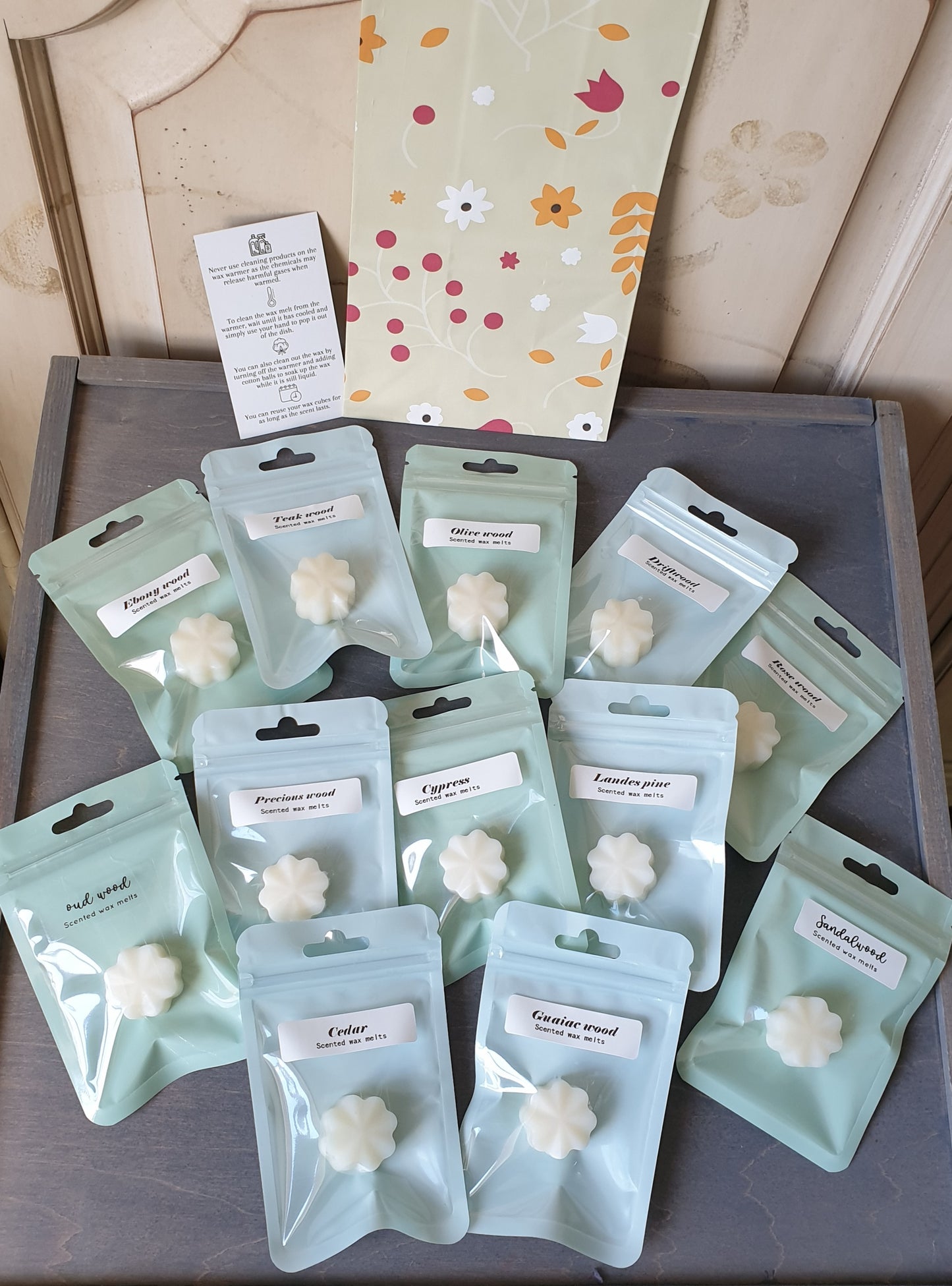 Scented wax melts woody box x12