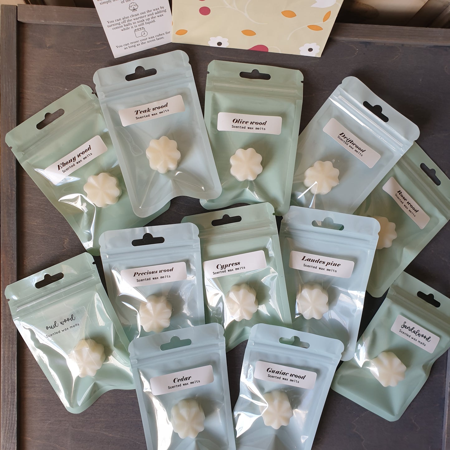 Scented wax melts woody box x12