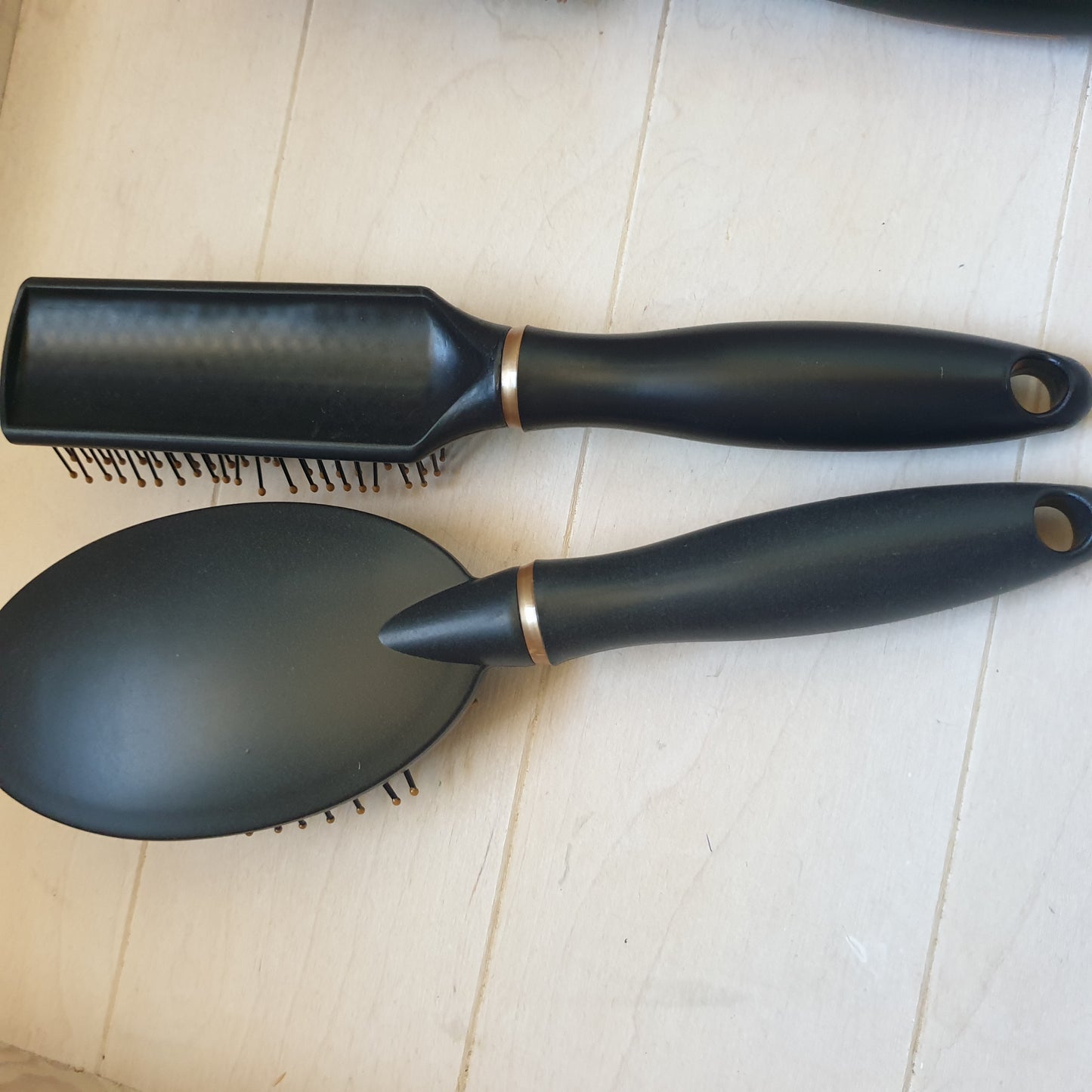 Set of 3 hair brushes