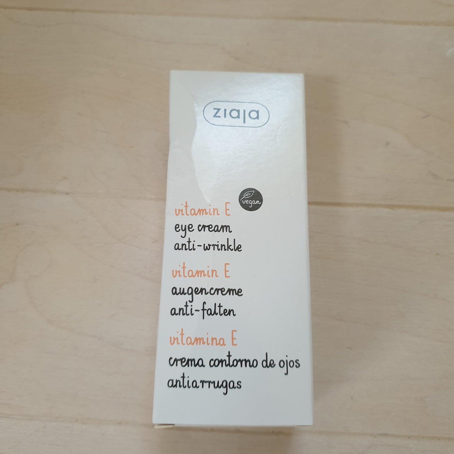 Vitamin E eyes cream anti-wrinkle