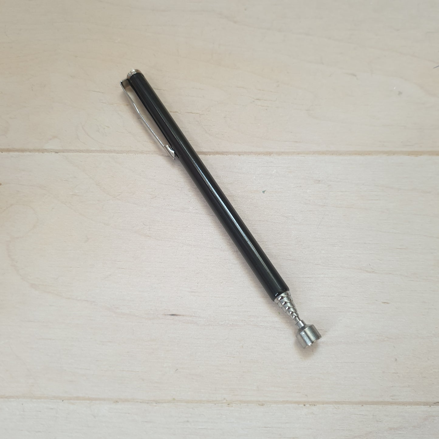 Telescopic magnetic magnet pen