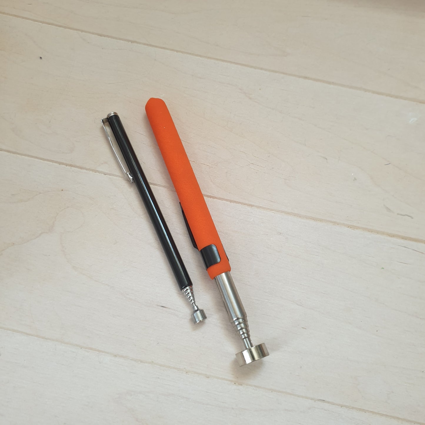 Telescopic magnetic magnet pen