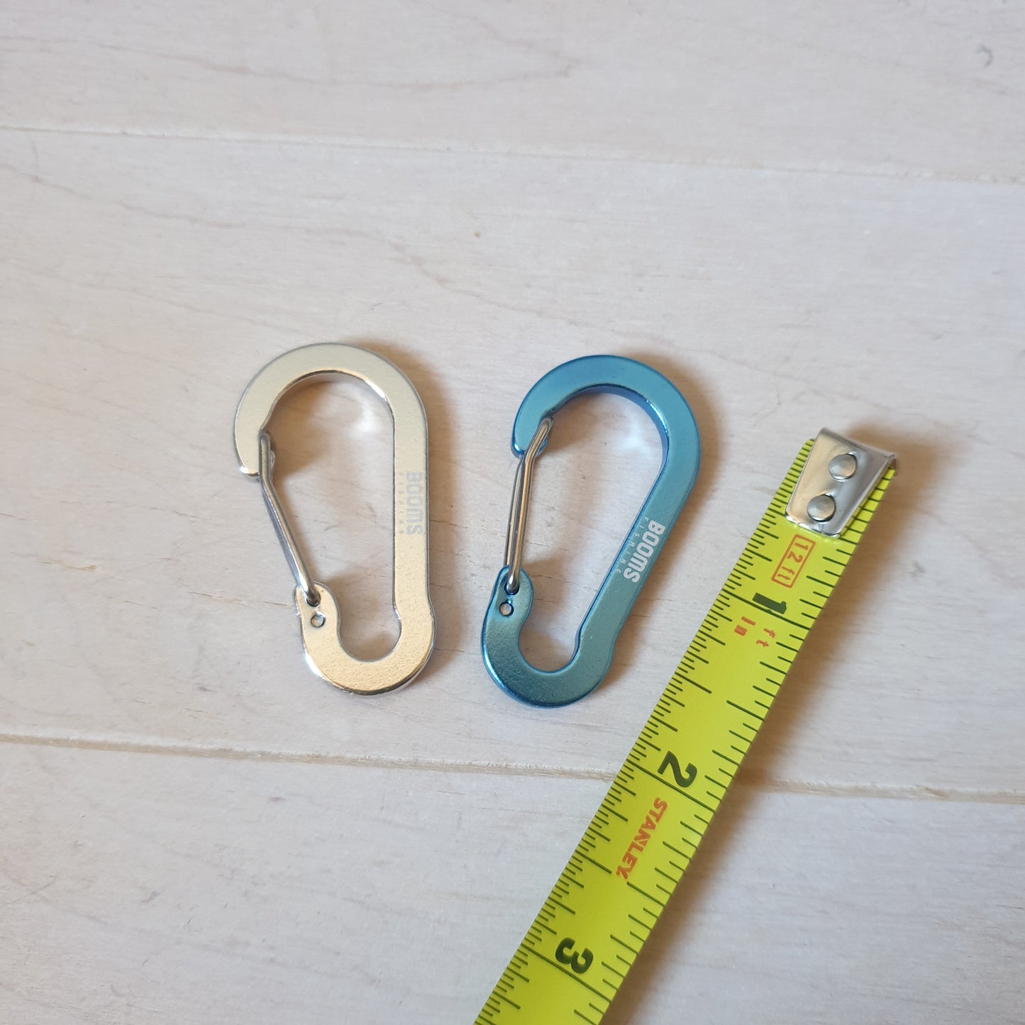 Carabiners clips x2