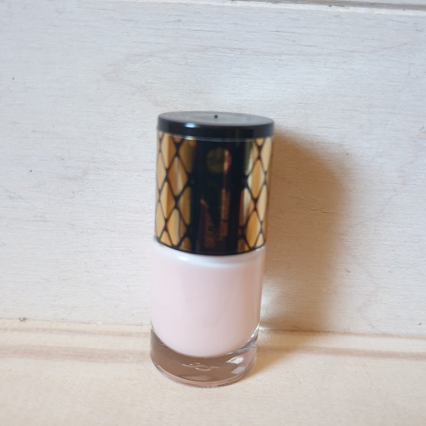 Nail polish Bell