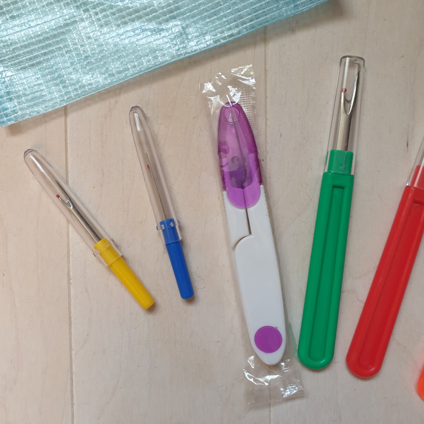 Sewing seam ripper kit