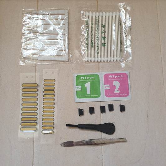 Cell phone cleaning set