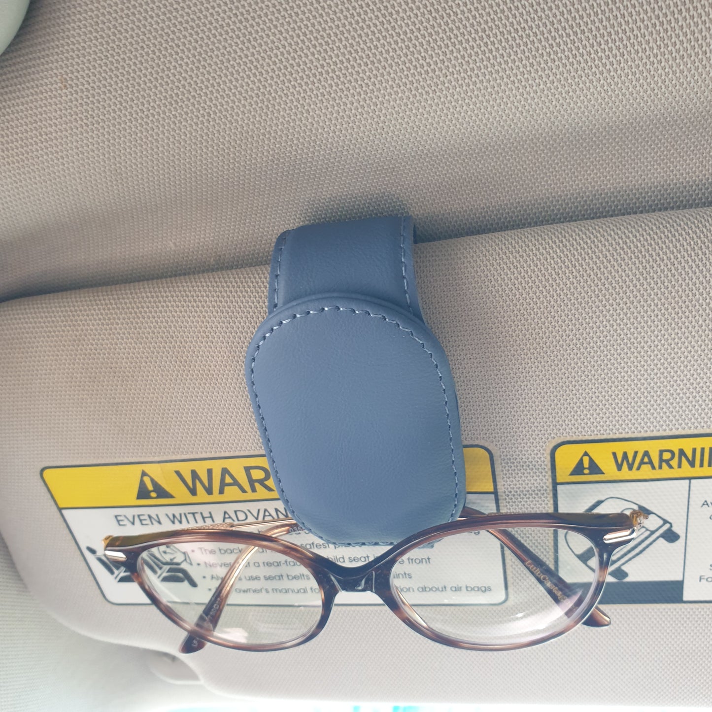 Car sun visor glasses holder