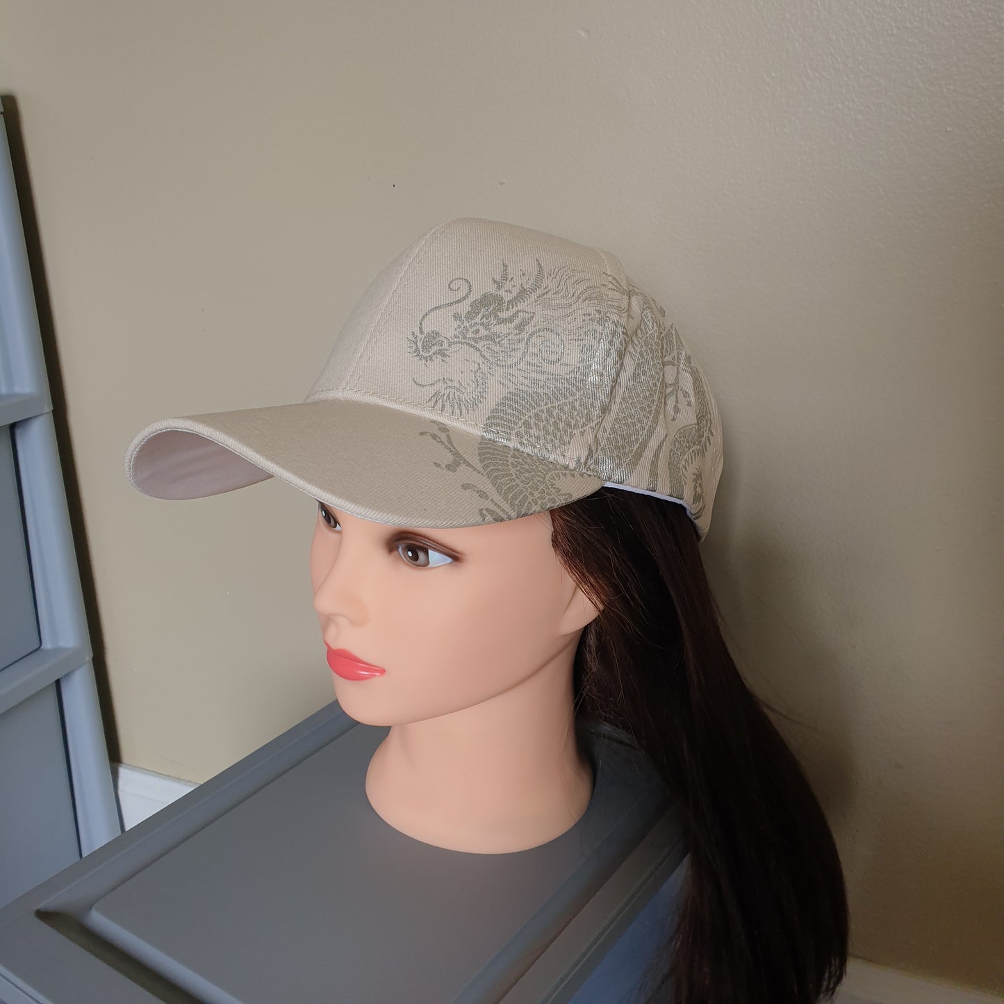 Adjustable beige cap Dragon