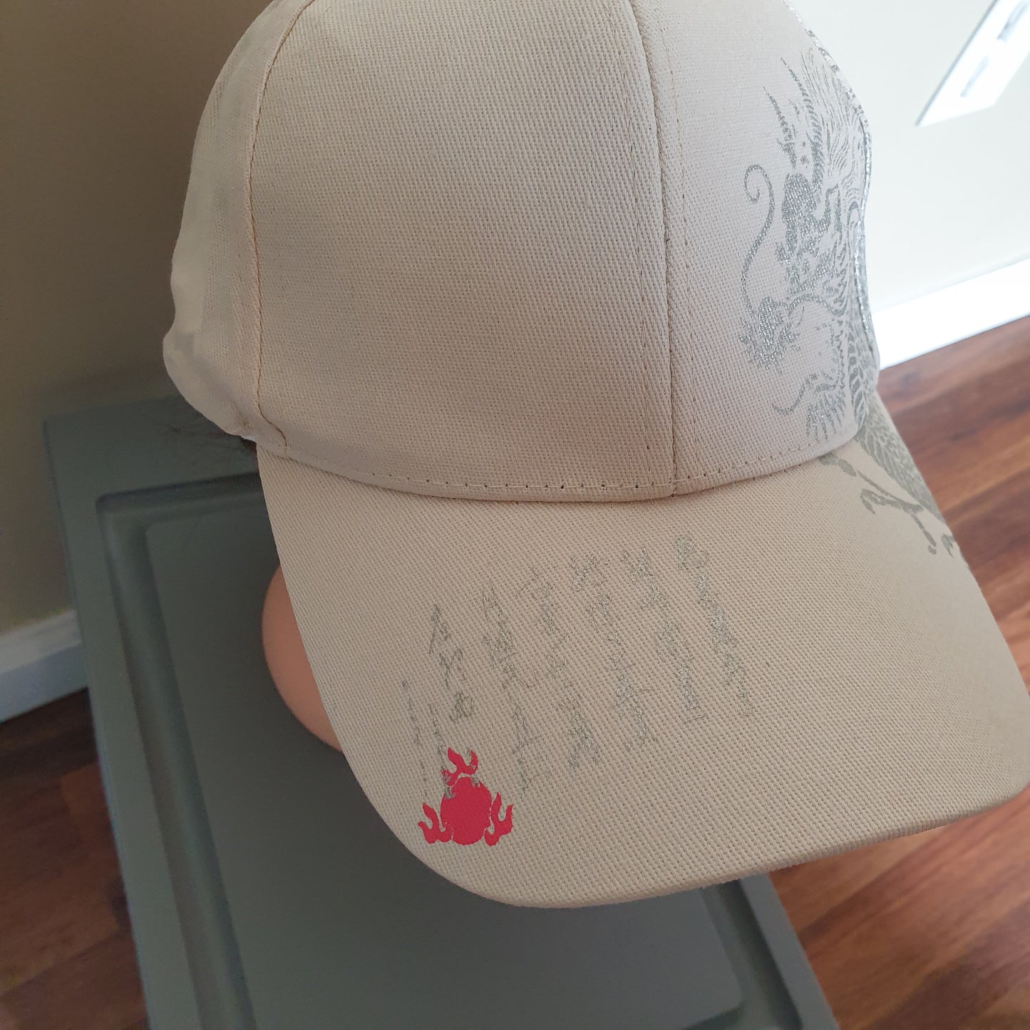 Adjustable beige cap Dragon