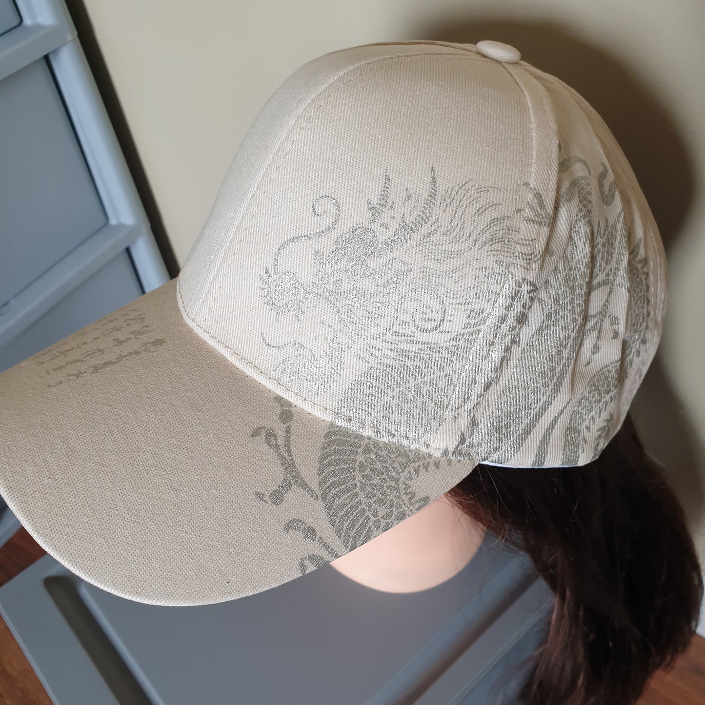 Adjustable beige cap Dragon