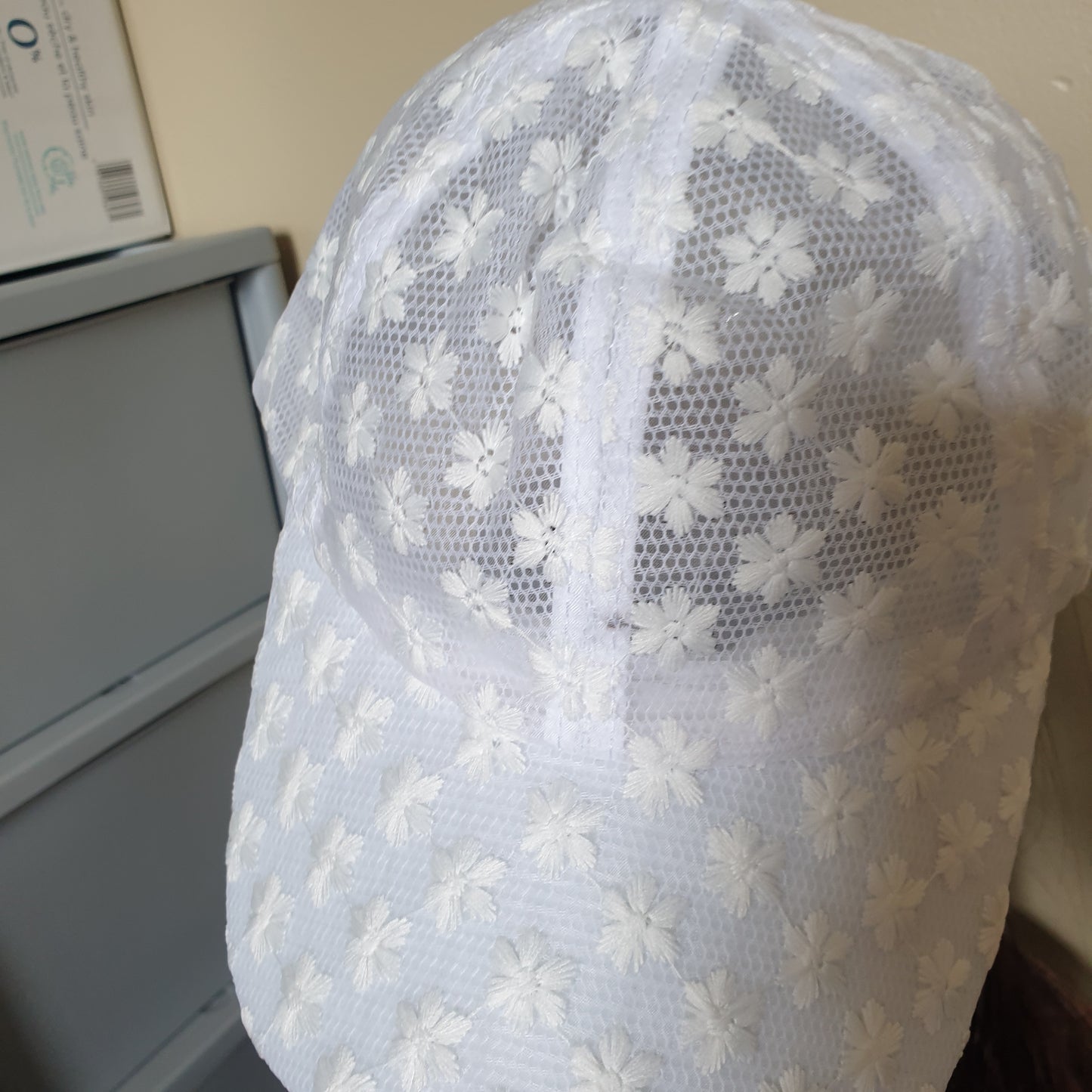 Adjustable white cap flower lace Defect