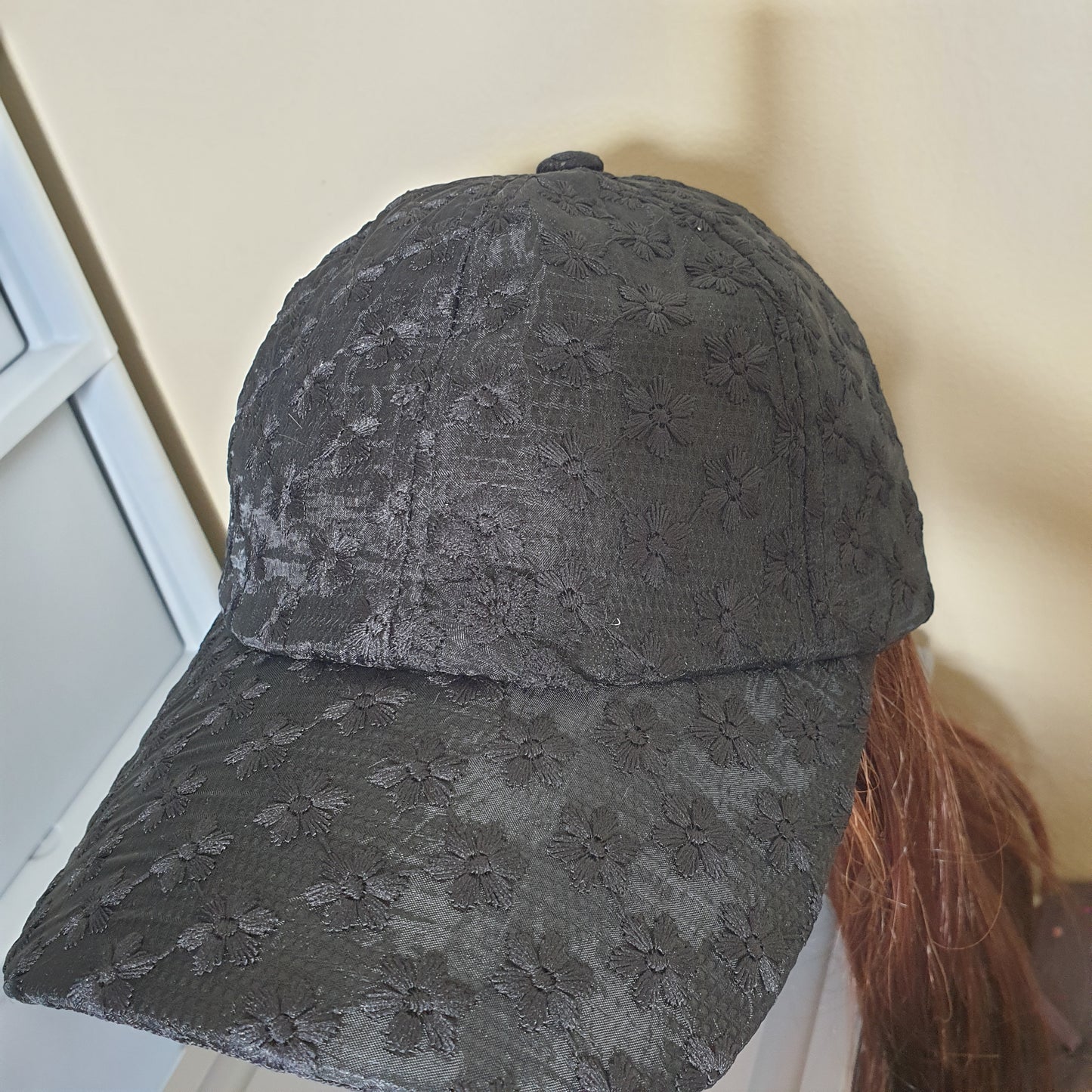 Adjustable black cap flower lace