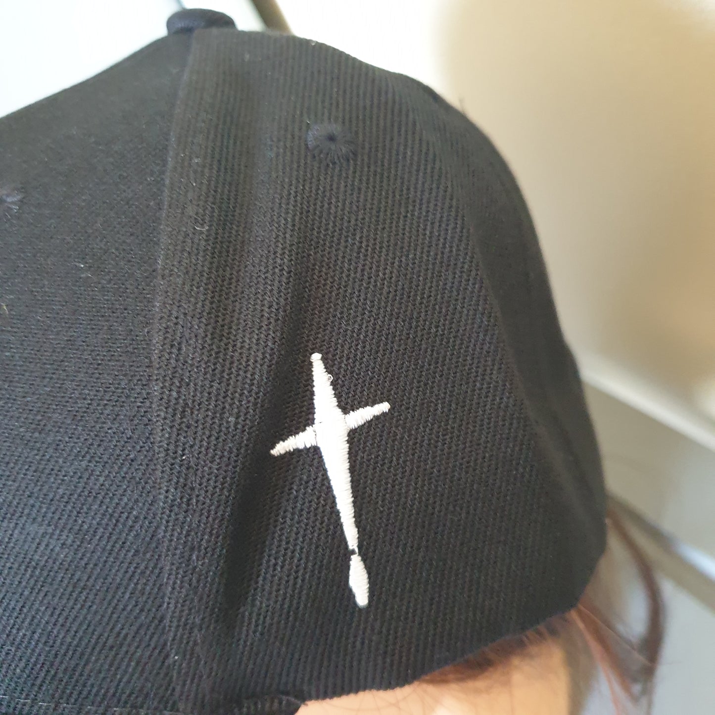 Adjustable black cap cross drop