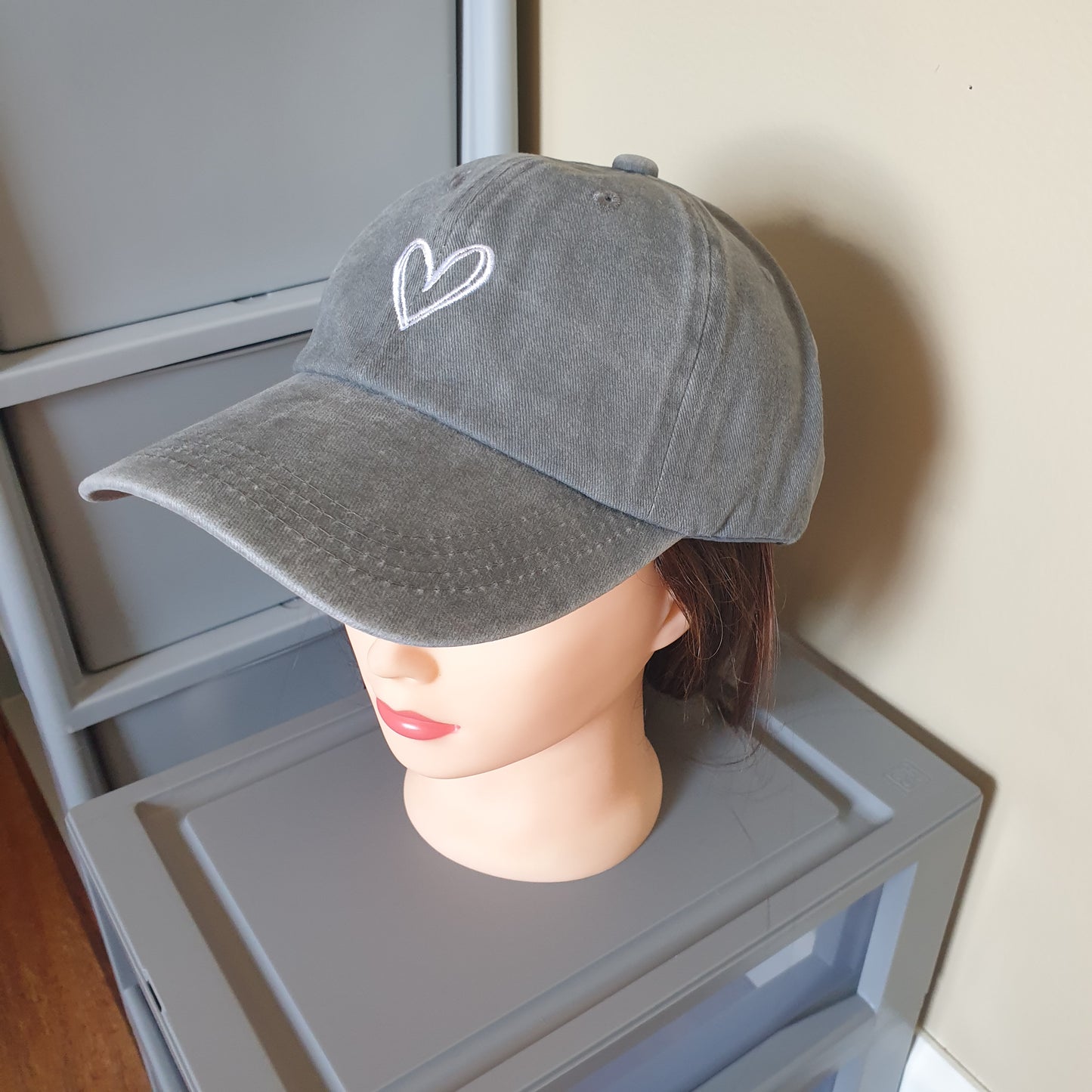 Adjustable gray cap heart