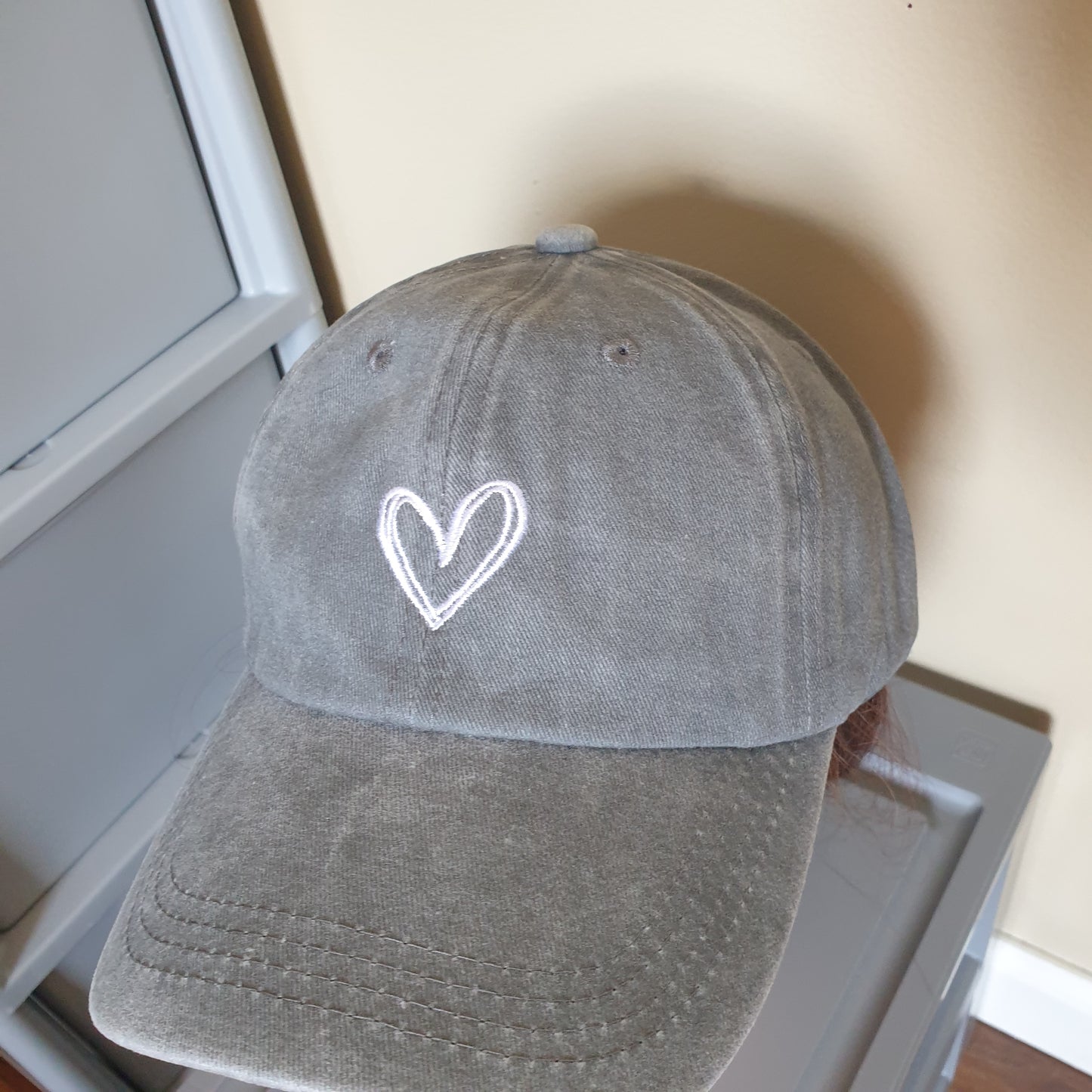 Adjustable gray cap heart