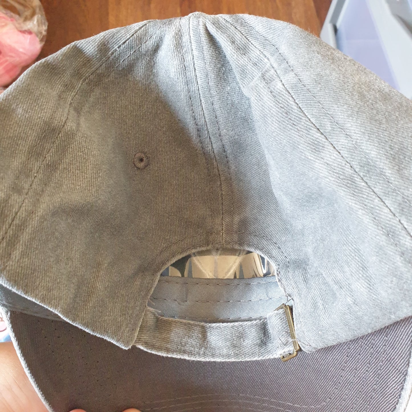 Adjustable gray cap heart