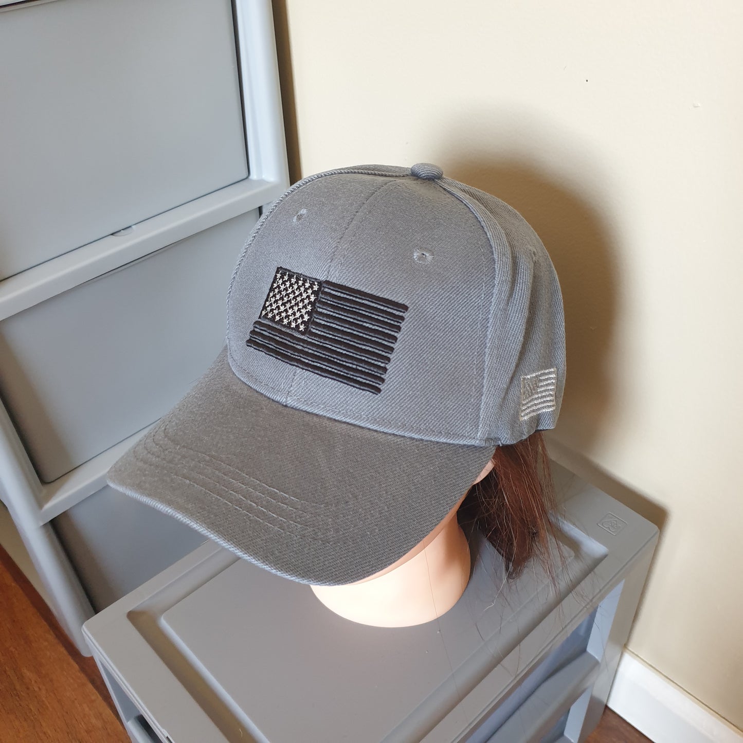 Adjustable gray cap Flag