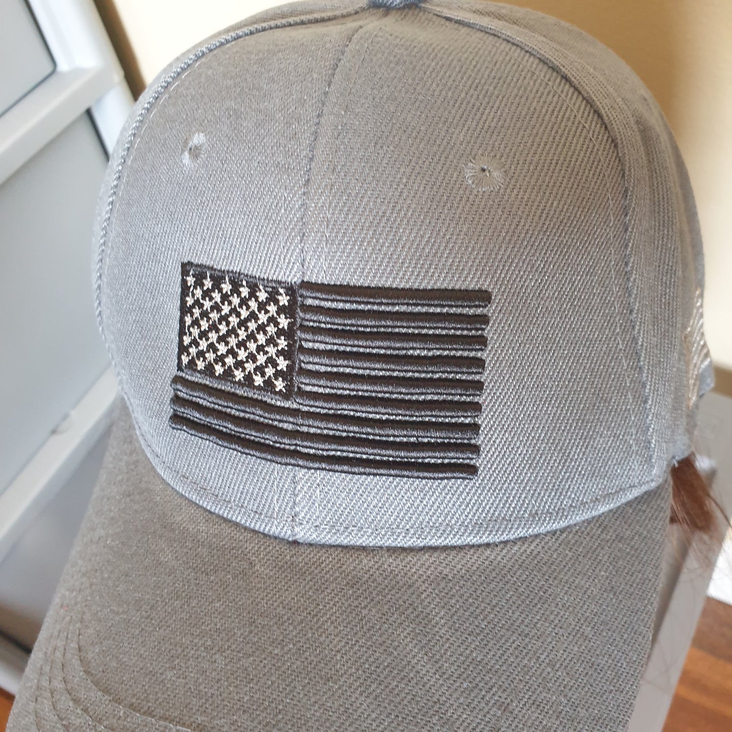 Adjustable gray cap Flag