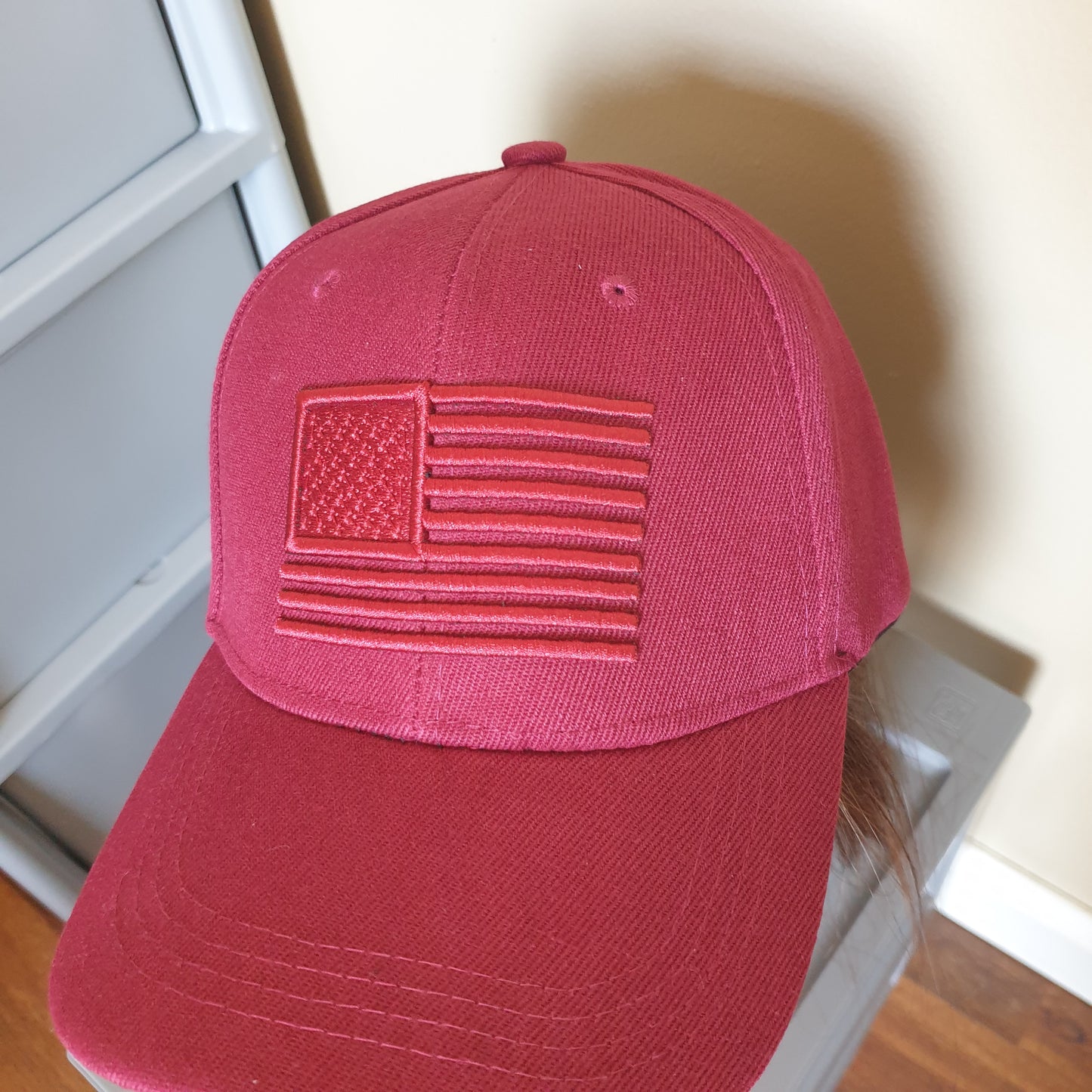 Adjustable red cap Flag