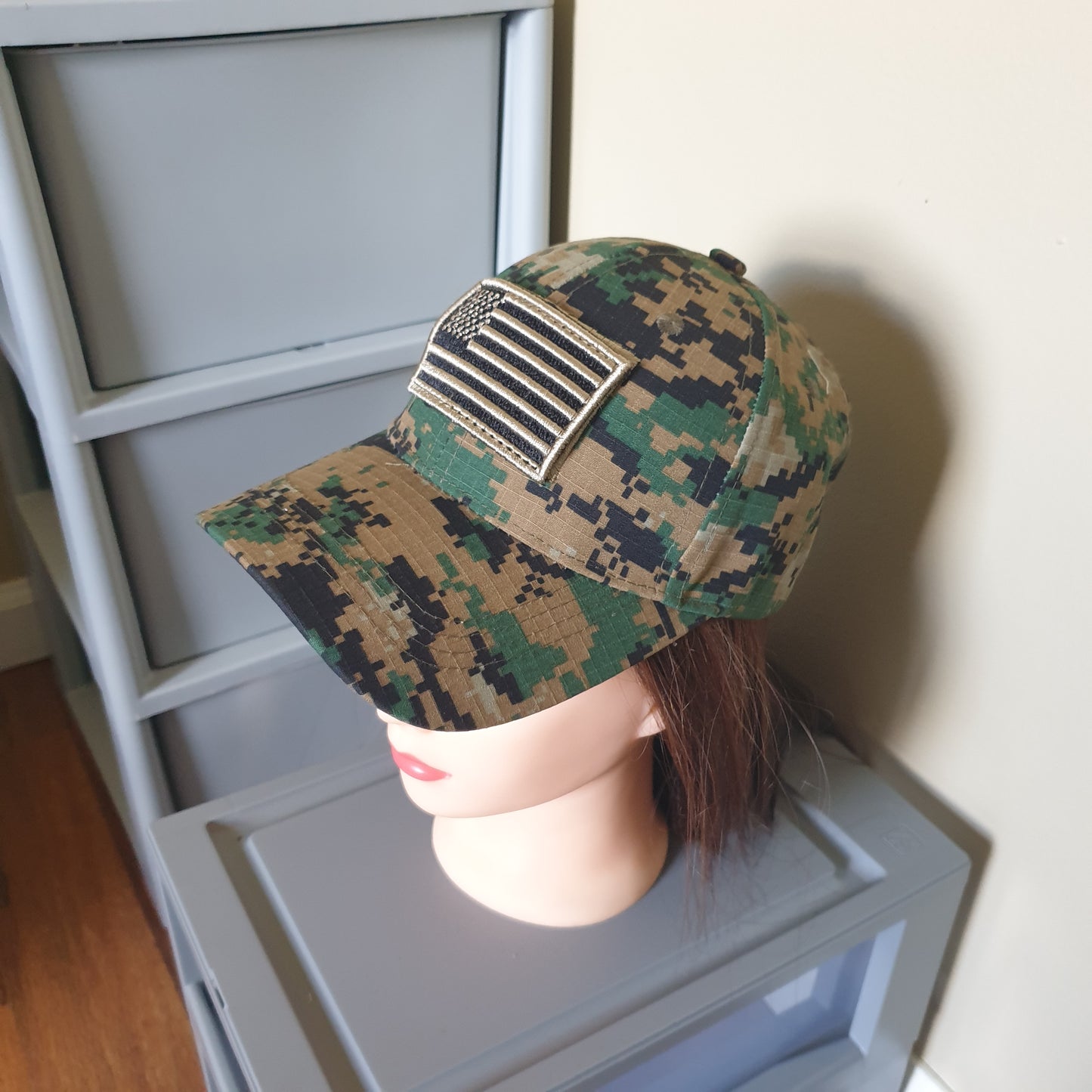 Adjustable green cap flag