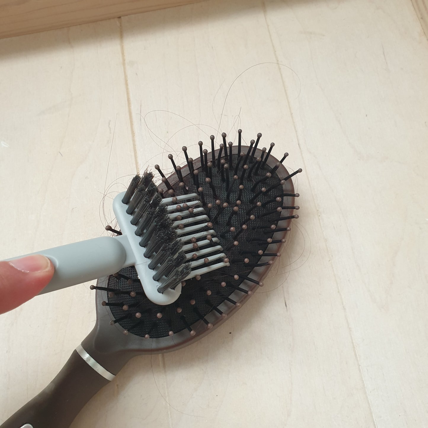 Hair brush cleaner