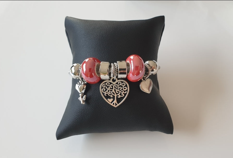 Adjustable charm bracelet