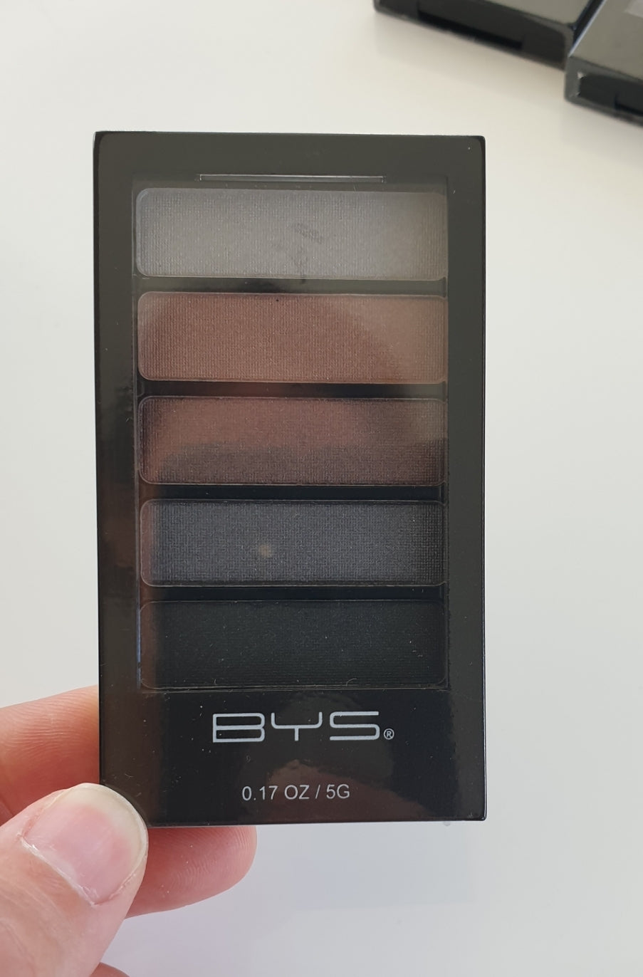 Small palette of 5 eyeshadows makeup