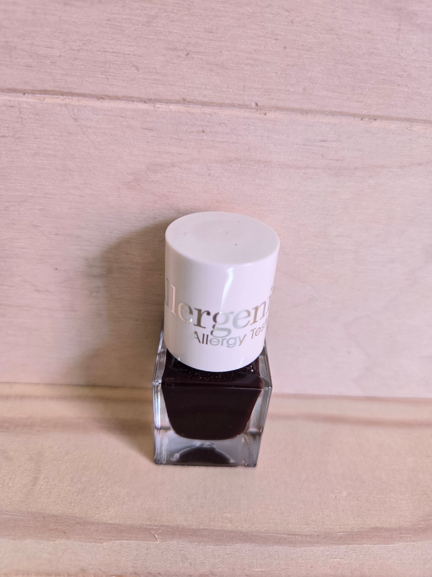 Nail polish hypoallergenic