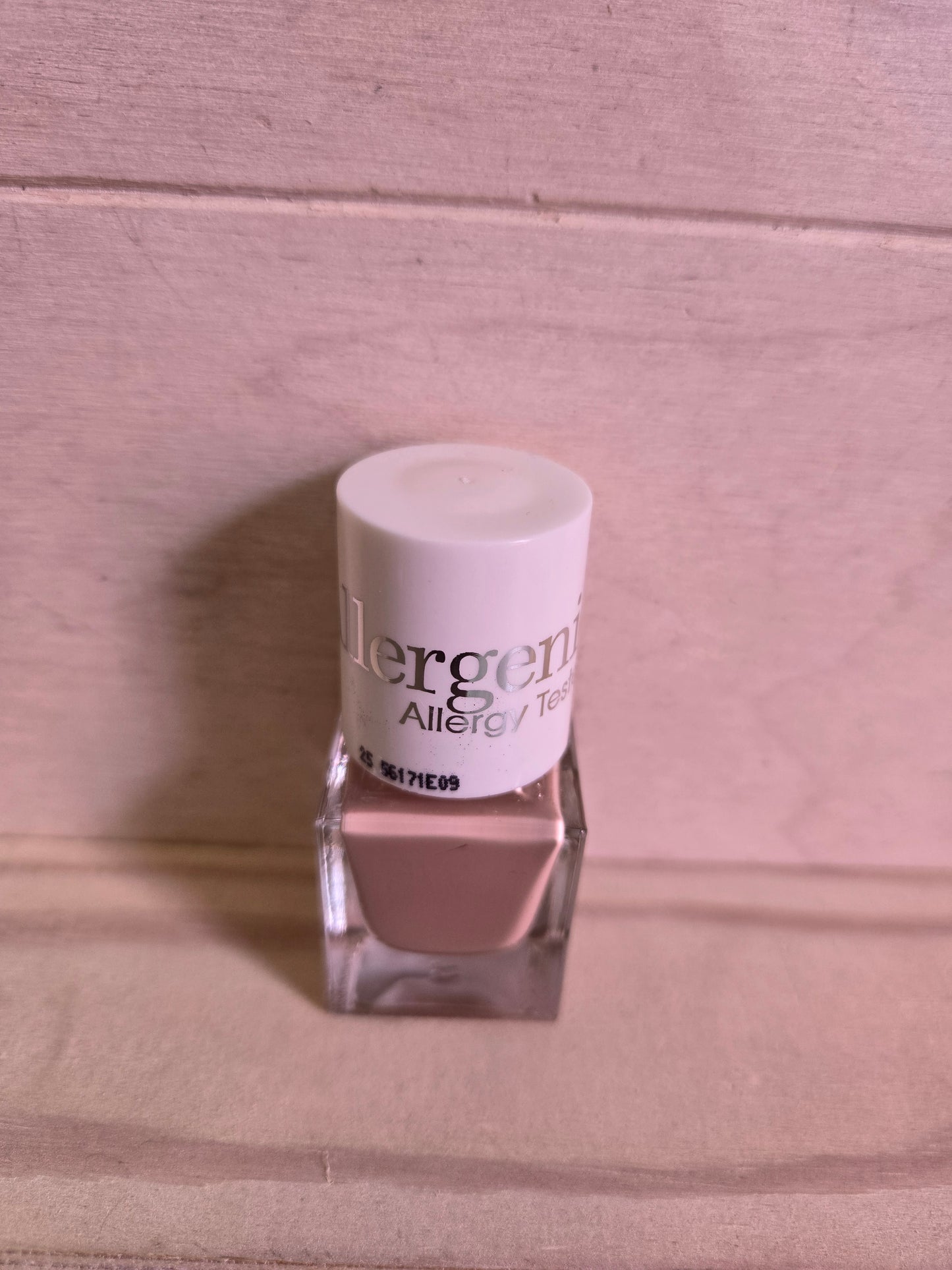 Nail polish hypoallergenic